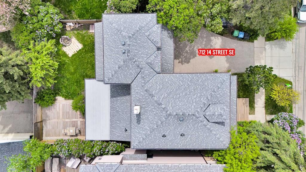 712 14 Street SE, Calgary — photo 2 of 50