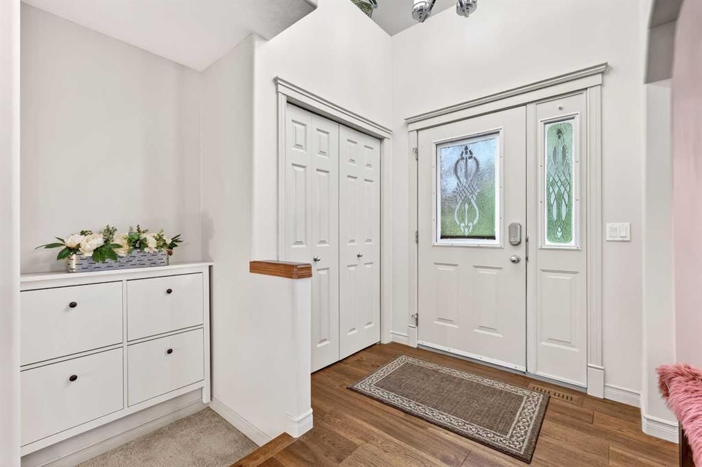 13 Cougar Ridge Circle SW, Calgary — photo 2 of 50