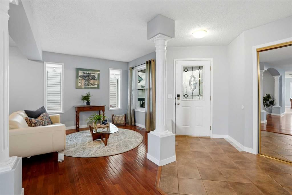 390 Douglas Ridge Circle SE, Calgary — photo 4 of 50