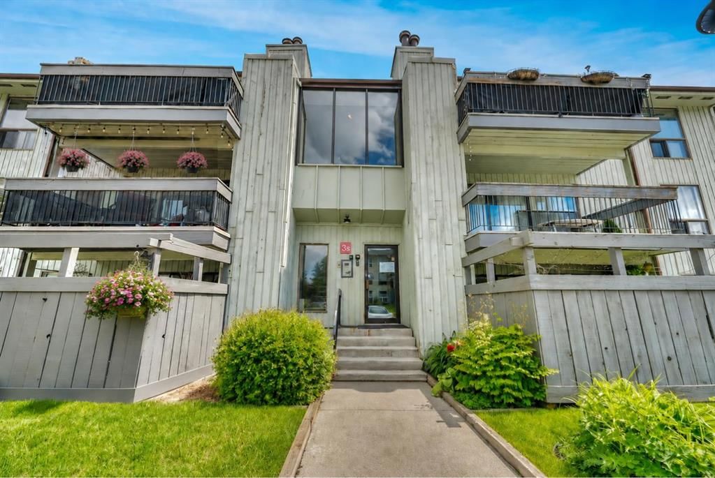 322, 10120 Brookpark Boulevard SW, Calgary — main listing photo