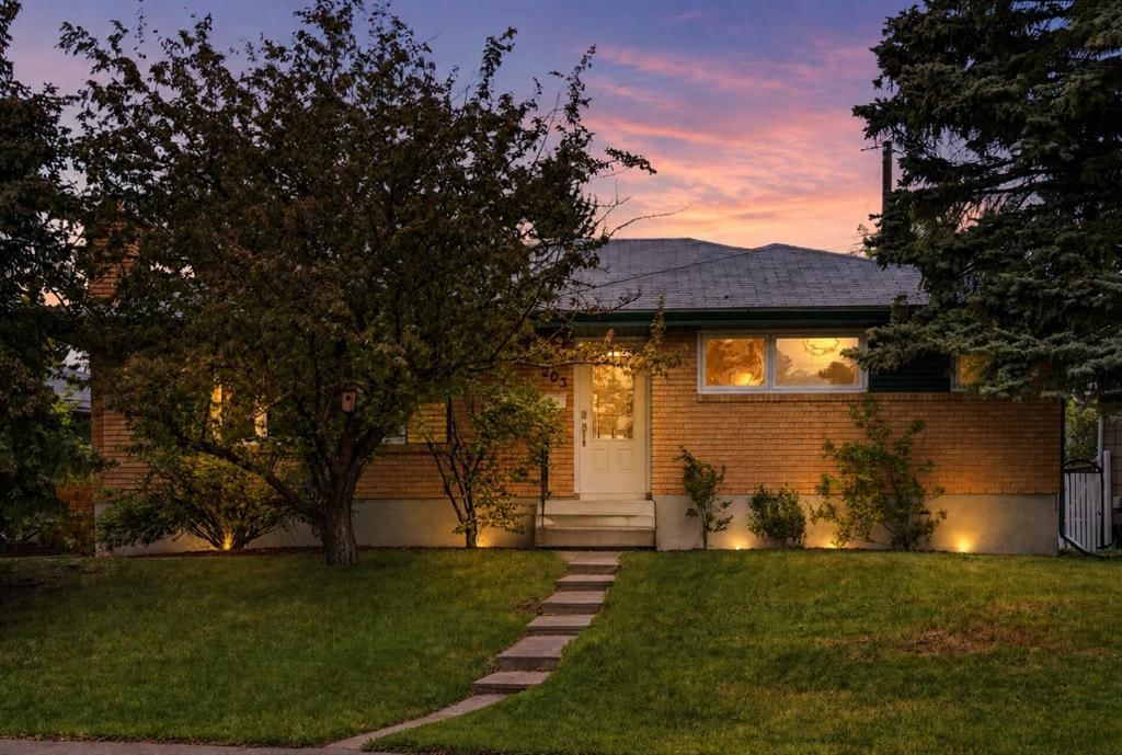 203 Southampton Drive SW, Calgary — main listing photo