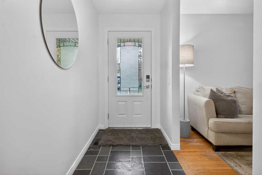 203 Southampton Drive SW, Calgary — photo 2 of 46