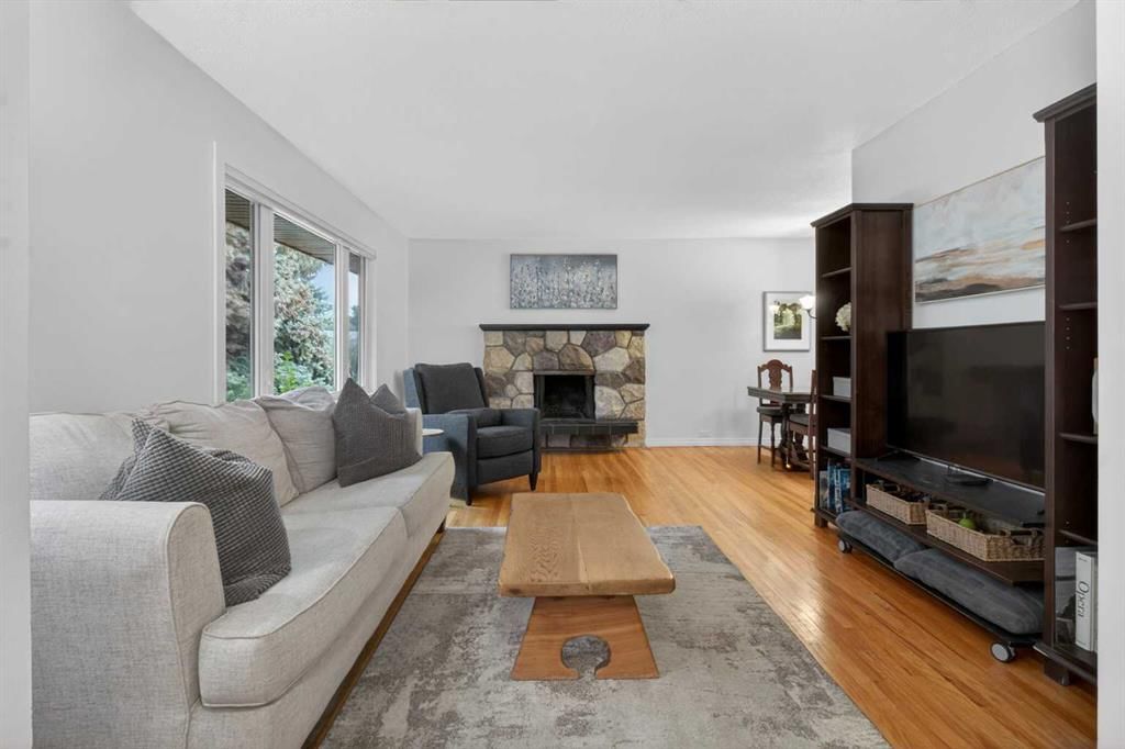 203 Southampton Drive SW, Calgary — photo 4 of 46