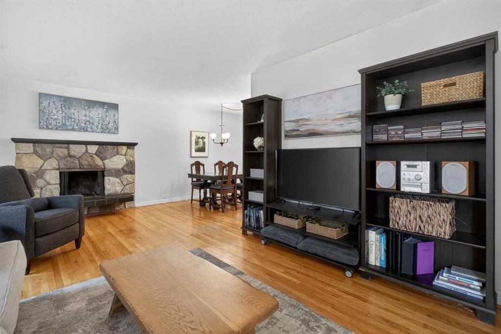 203 Southampton Drive SW, Calgary — photo 5 of 46