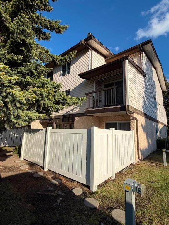 25, 3745 Fonda Way SE, Calgary — main listing photo