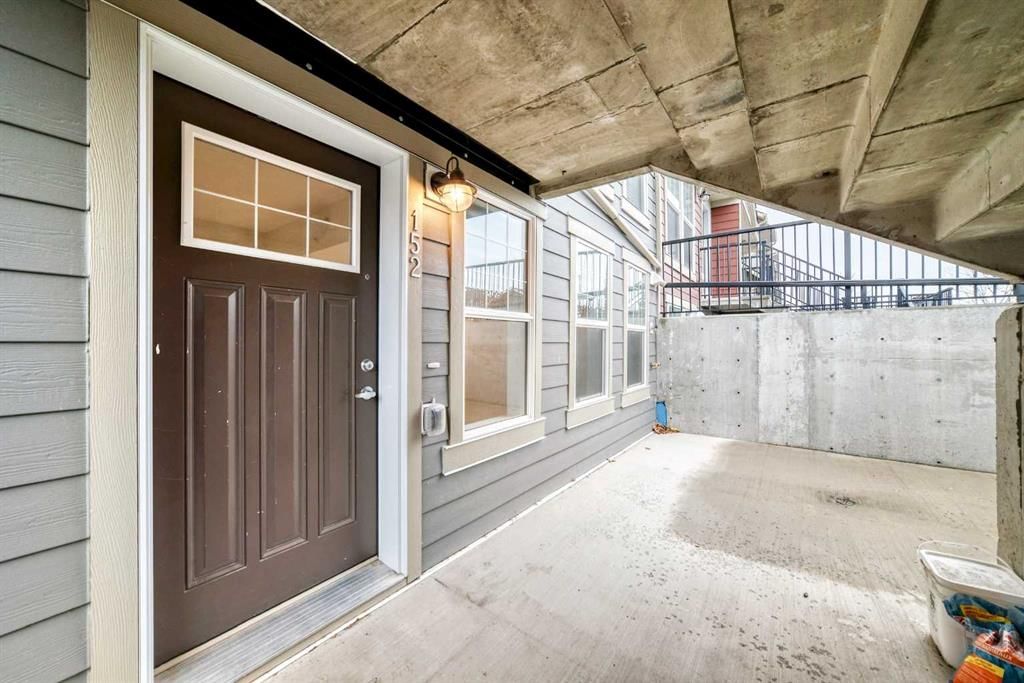 152 Cranbrook Square SE, Calgary — photo 3 of 45