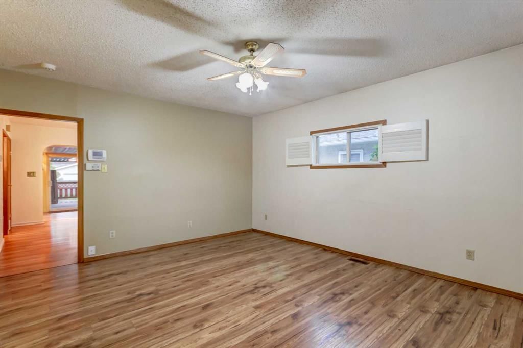 7412 22 Street SE, Calgary — photo 3 of 29