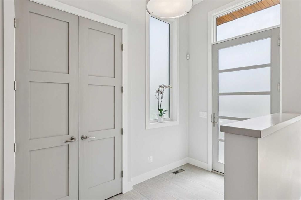 1714 Bowness Road NW, Calgary — photo 4 of 50