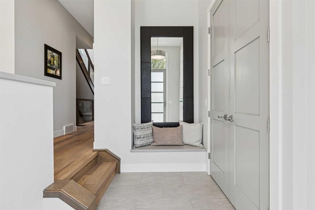 1714 Bowness Road NW, Calgary — photo 5 of 50