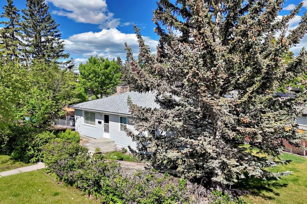 4803 Montana Crescent NW, Calgary — photo 4 of 35