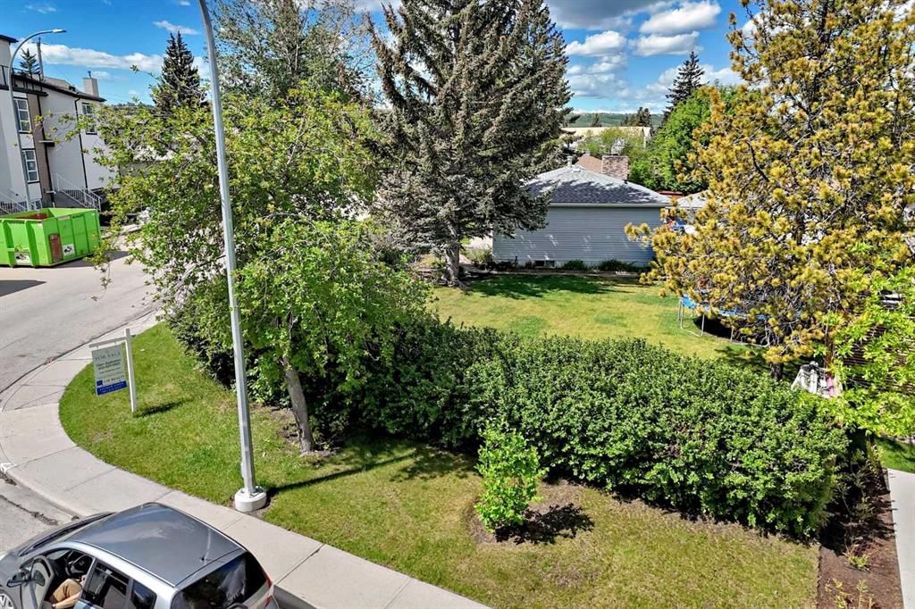 4803 Montana Crescent NW, Calgary — photo 5 of 35