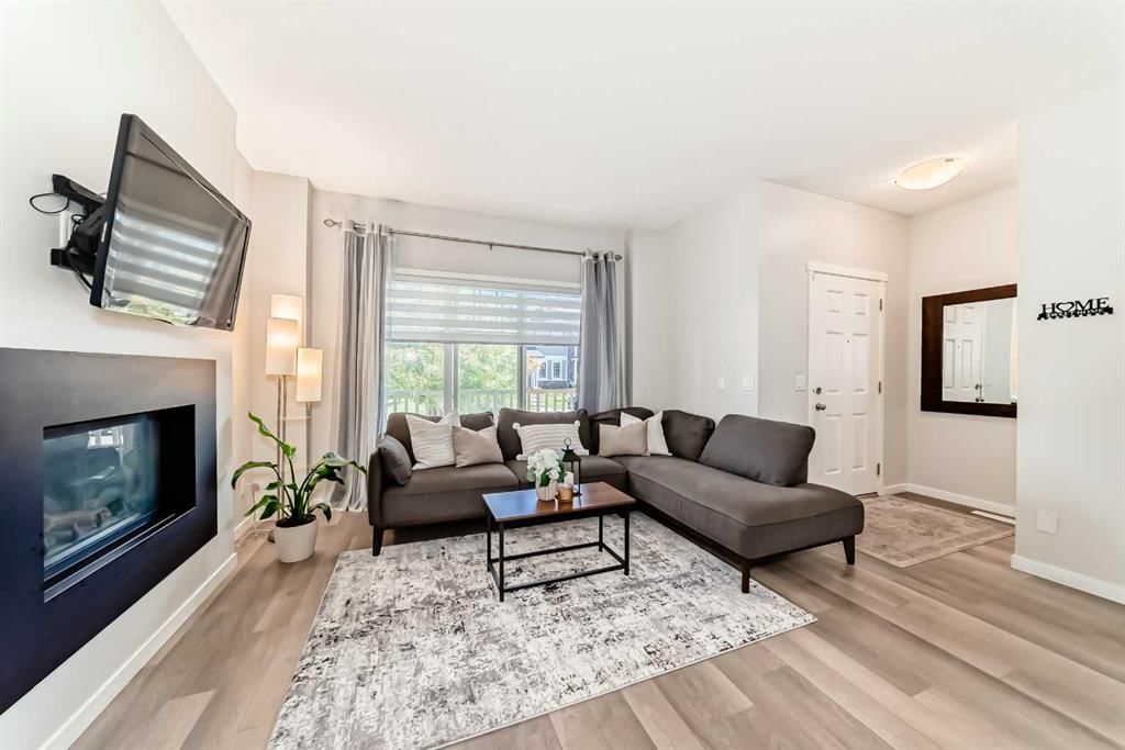 151 Copperpond Rise SE, Calgary — photo 4 of 30