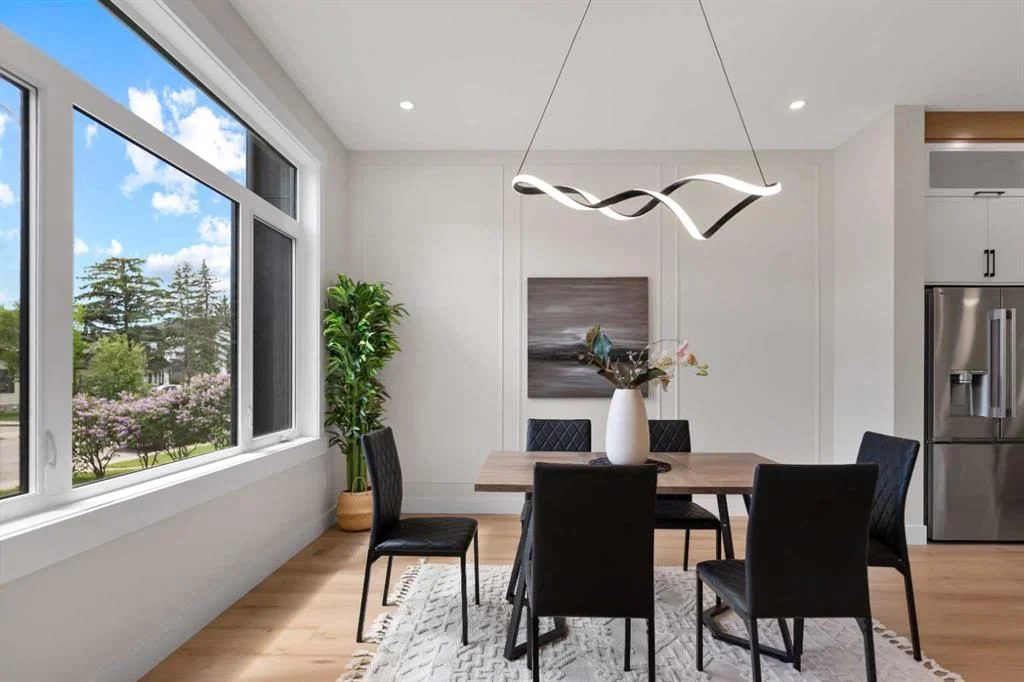 8106 47 Avenue NW, Calgary — photo 3 of 40