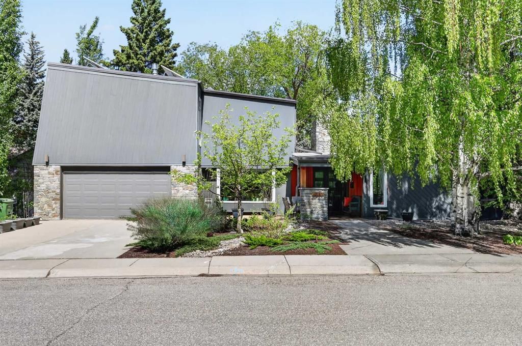 8932 Baylor Crescent SW, Calgary — photo 2 of 44