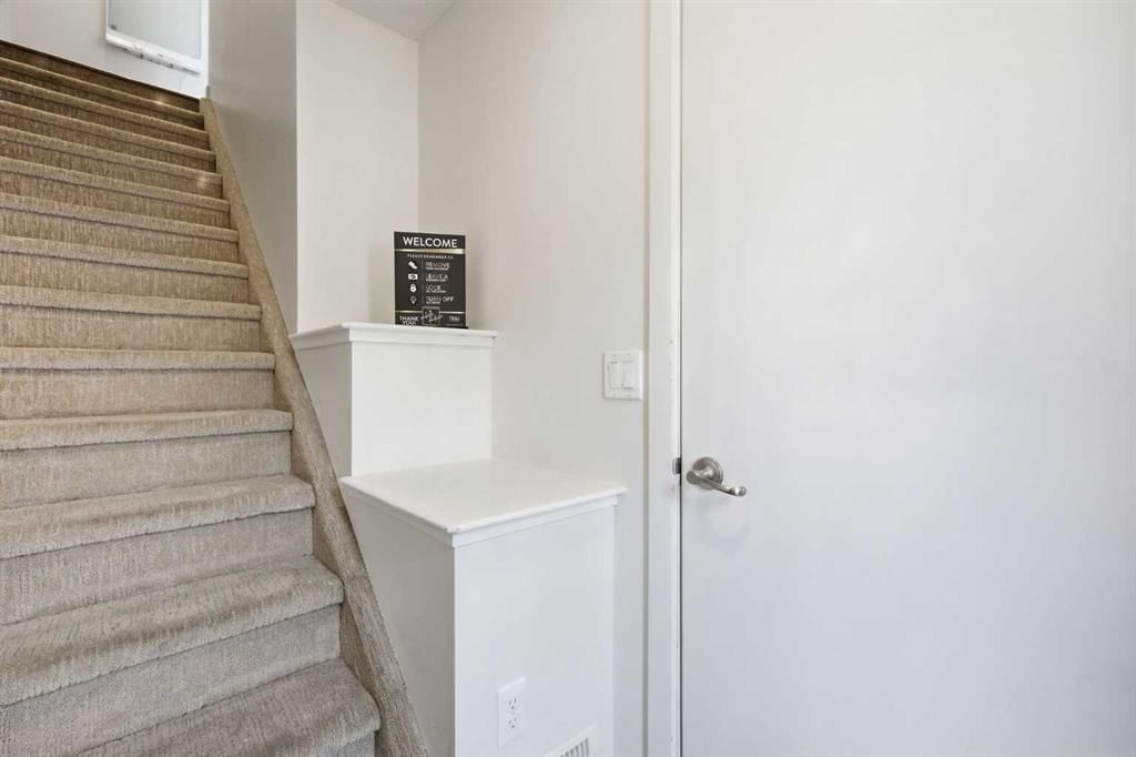 220 Covecreek Circle NE, Calgary — photo 4 of 28