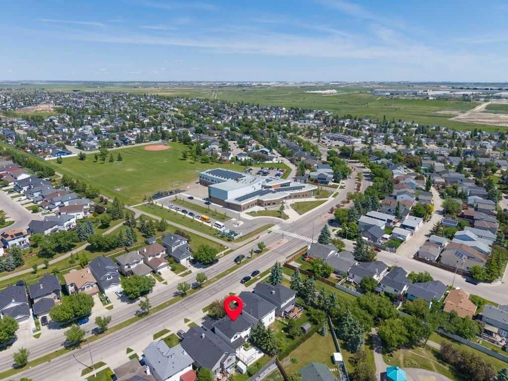 690 Coventry Drive NE, Calgary — main listing photo