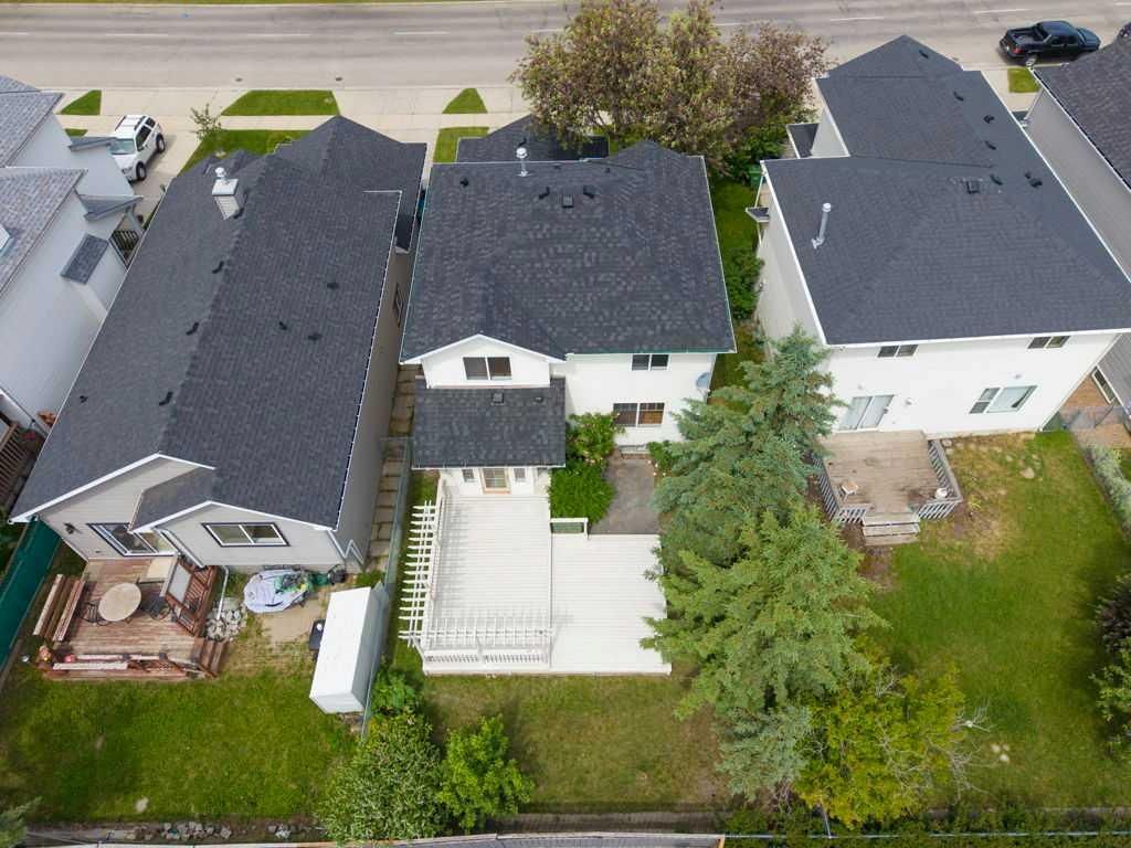 690 Coventry Drive NE, Calgary — photo 4 of 50