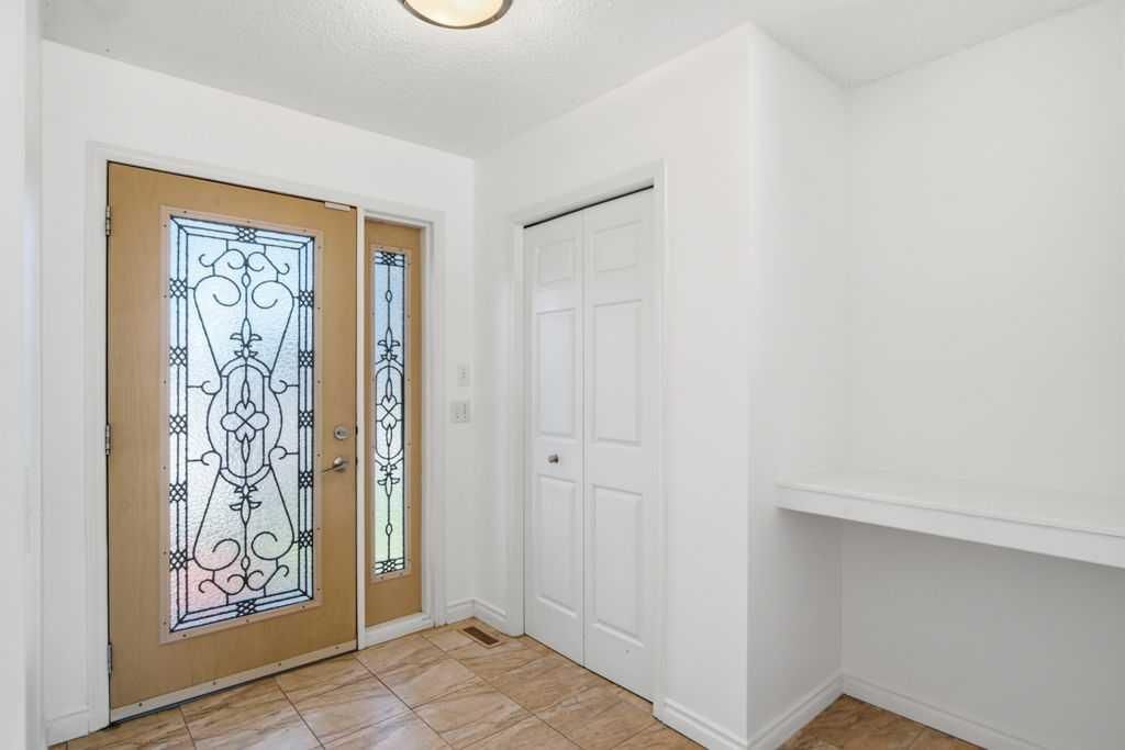 690 Coventry Drive NE, Calgary — photo 5 of 50