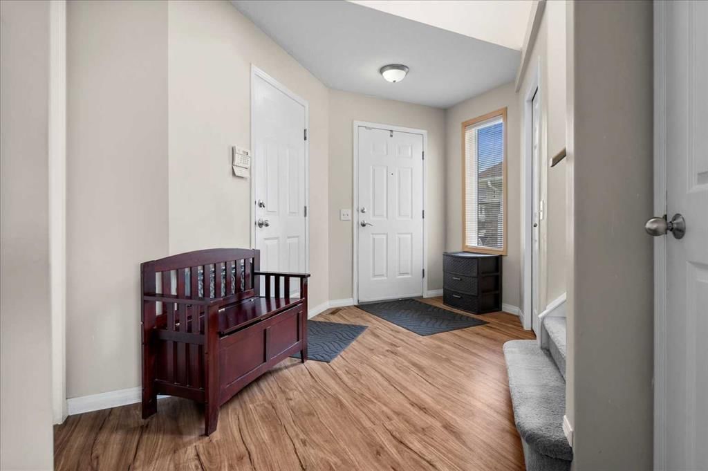 16006 Everstone Road SW, Calgary — photo 3 of 39