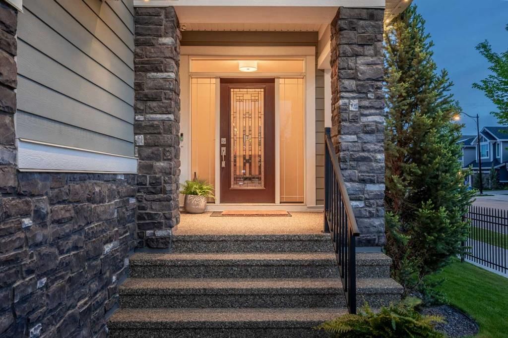 77 West Grove Way SW, Calgary — photo 3 of 50