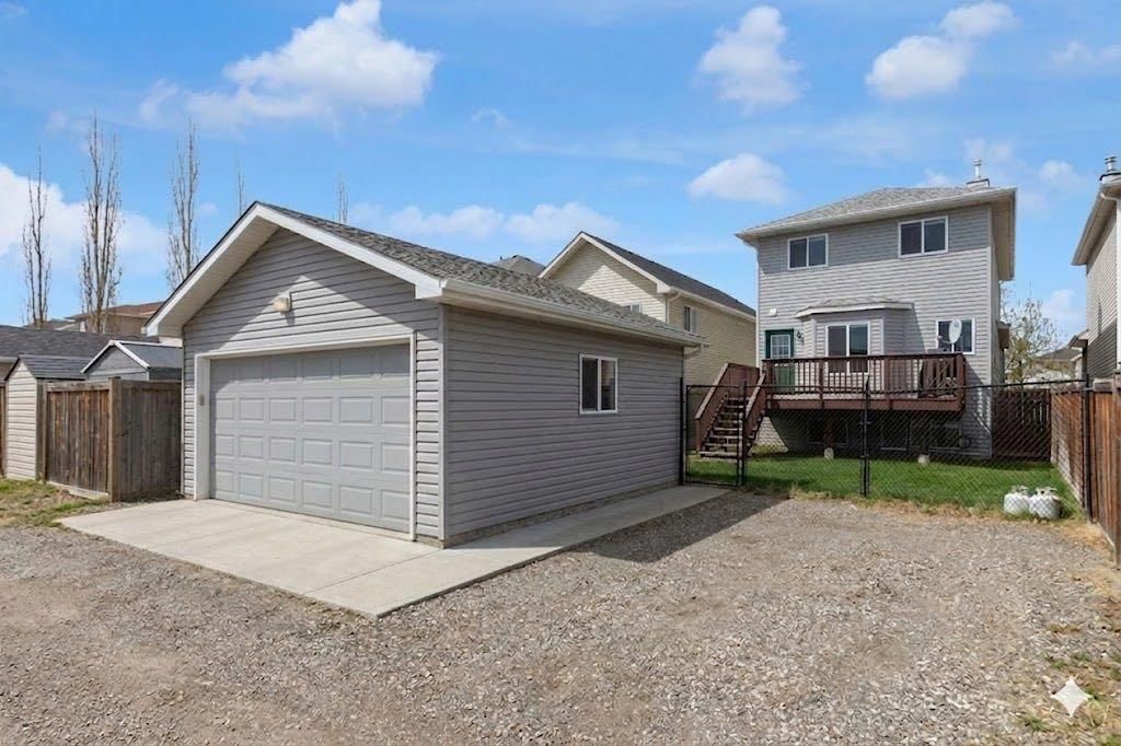 19 Bridleglen Road SW, Calgary — photo 2 of 26
