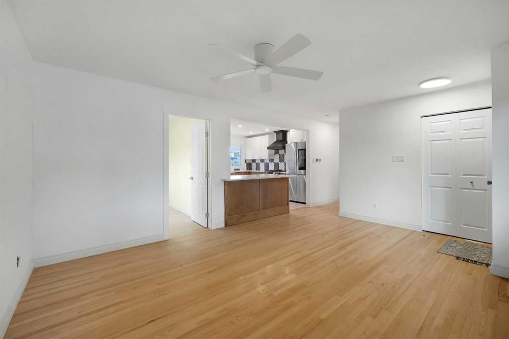 19 Haddock Road SW, Calgary — photo 5 of 38