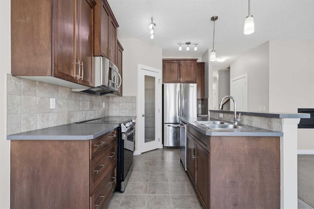 24 Evanspark Gardens NW, Calgary — photo 4 of 45