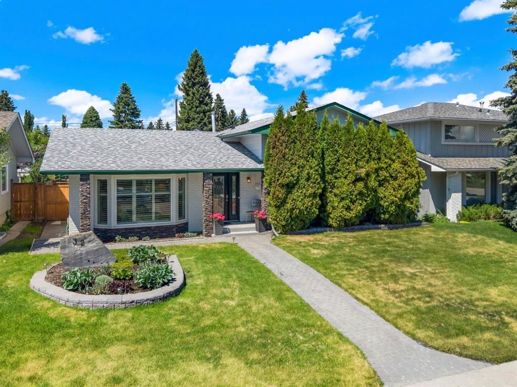 32 Lake Crimson Close SE, Calgary — photo 2 of 50