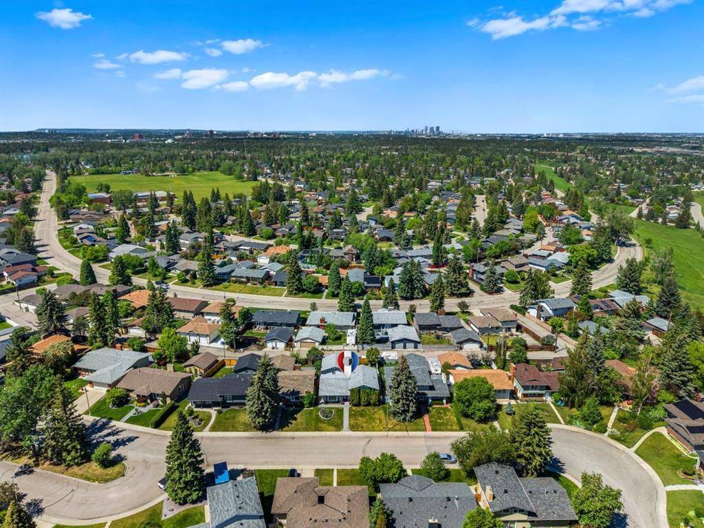 32 Lake Crimson Close SE, Calgary — photo 3 of 50