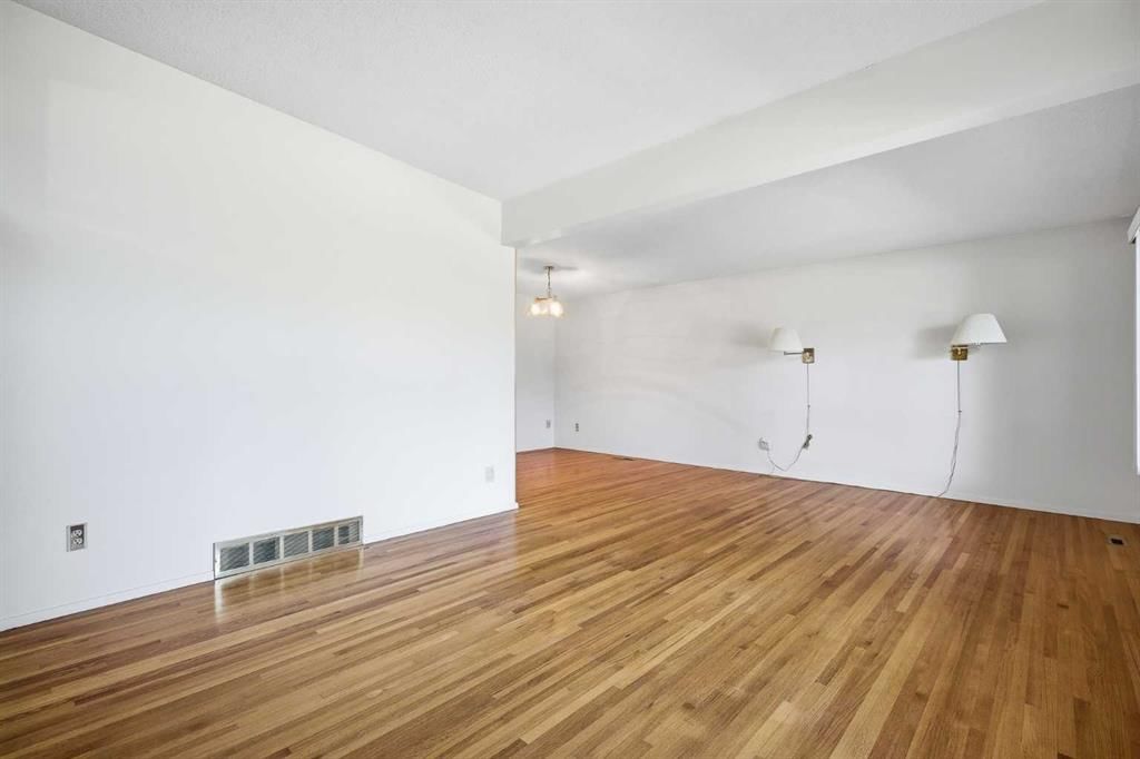 3227 Boulton Road NW, Calgary — photo 4 of 36