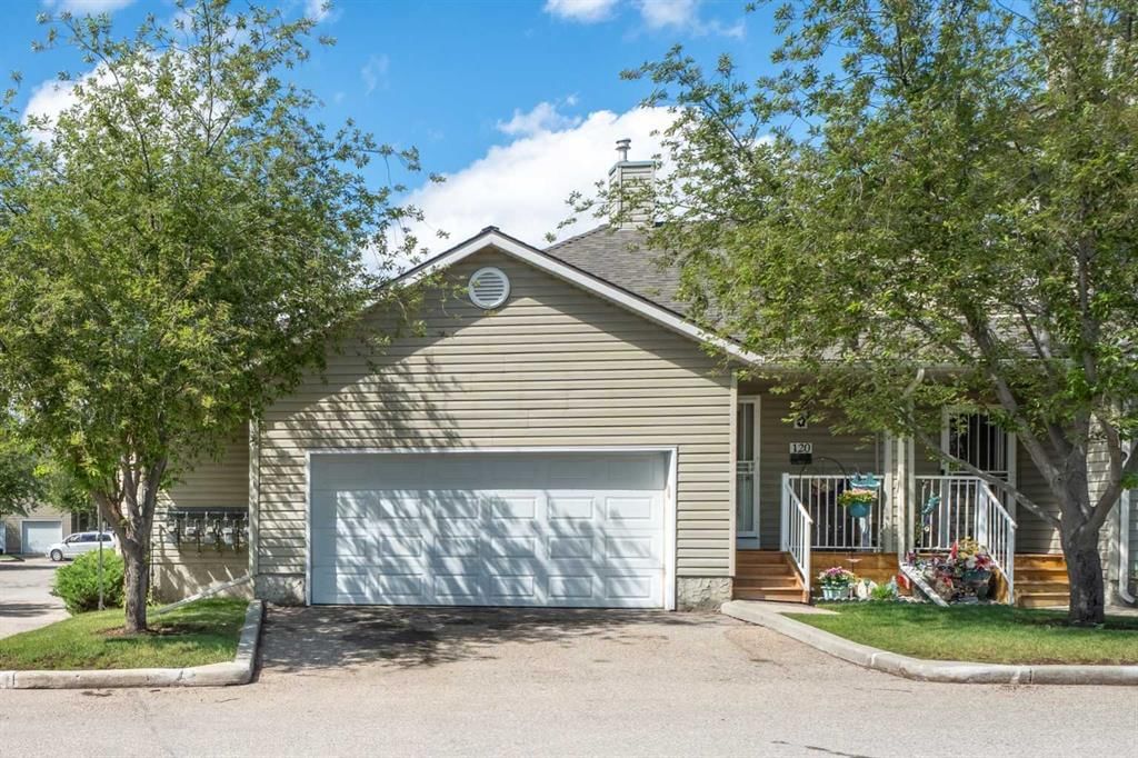120 Mt Aberdeen Manor SE, Calgary — photo 2 of 38