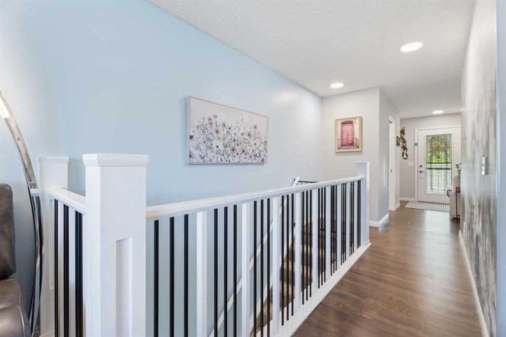 120 Mt Aberdeen Manor SE, Calgary — photo 4 of 38