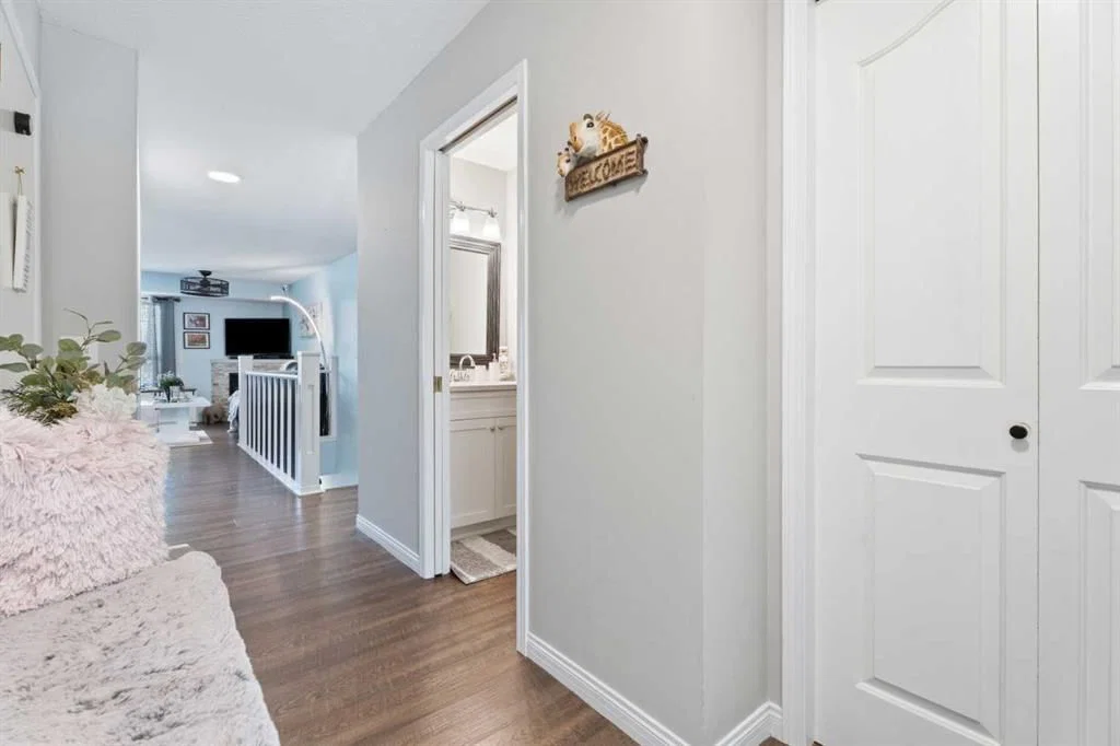 120 Mt Aberdeen Manor SE, Calgary — photo 5 of 38