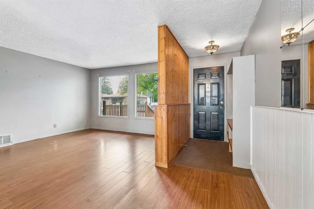 6636 18 Street SE, Calgary — photo 4 of 41