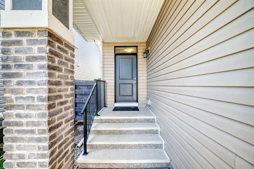 984 Seton Circle SE, Calgary — photo 3 of 39