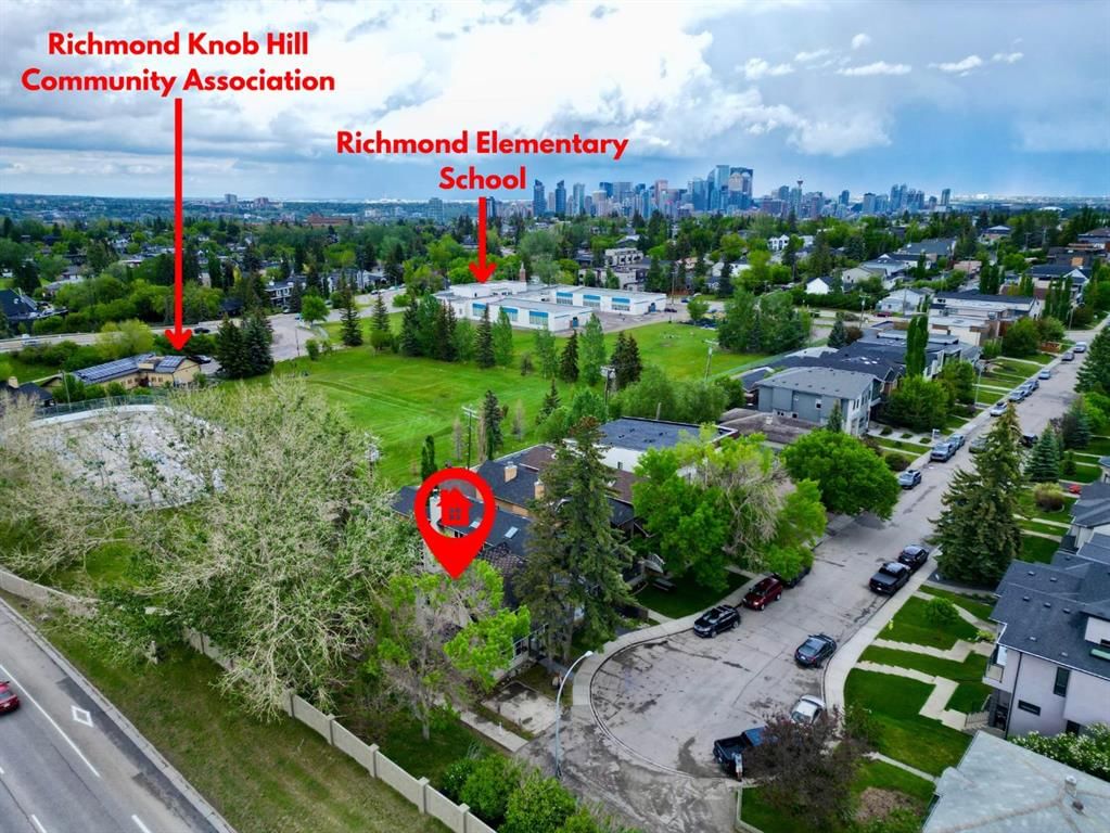 2452 28 Avenue SW, Calgary — photo 3 of 34