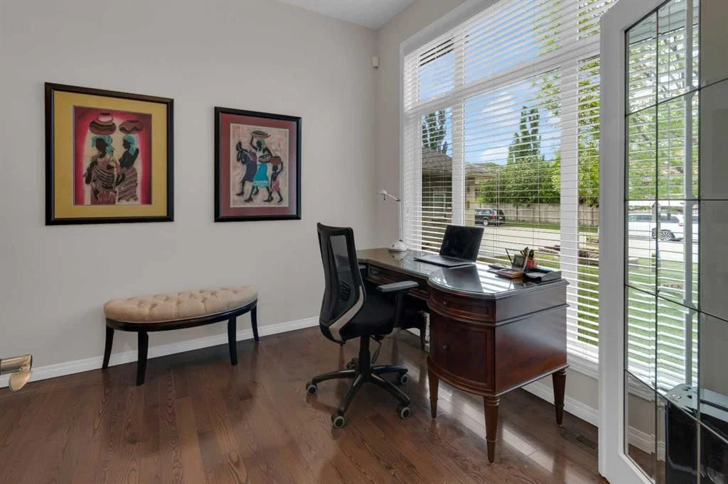 102 Panatella Crescent NW, Calgary — photo 3 of 43