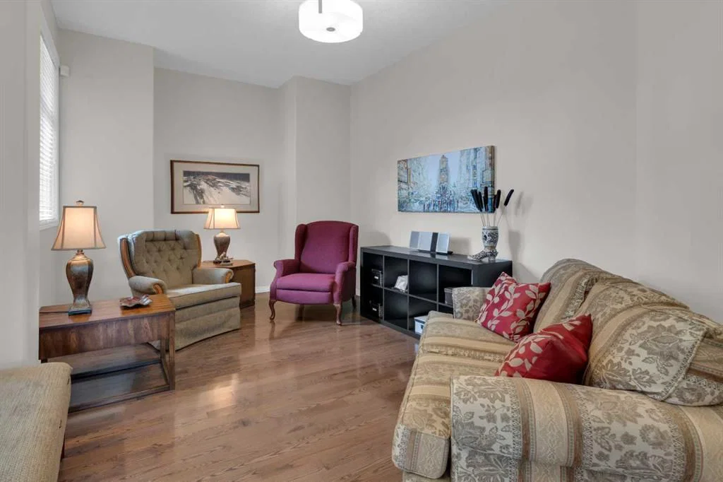102 Panatella Crescent NW, Calgary — photo 4 of 43