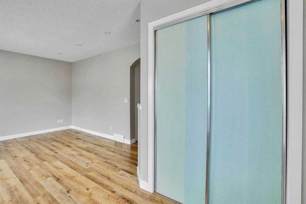 255 Citadel Acres Close NW, Calgary — photo 4 of 32
