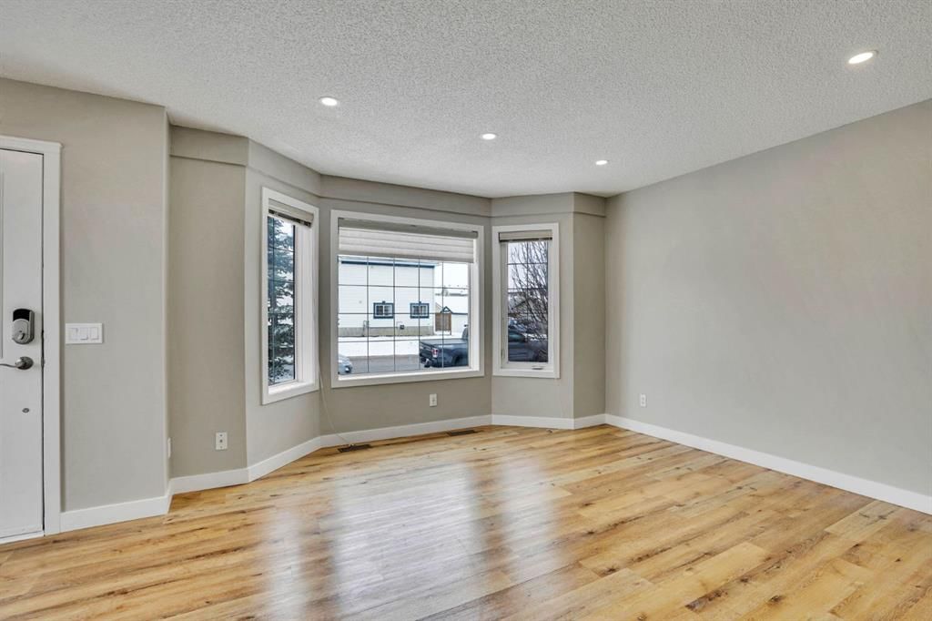 255 Citadel Acres Close NW, Calgary — photo 5 of 32
