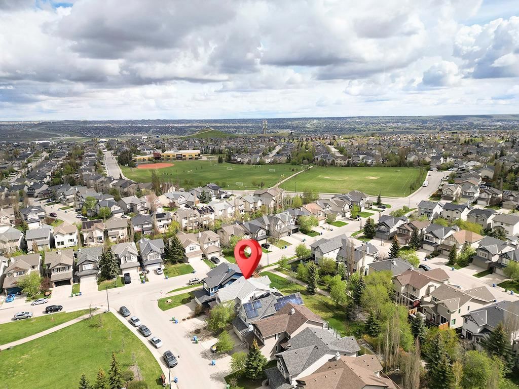143 Cougarstone Square SW, Calgary — photo 3 of 36