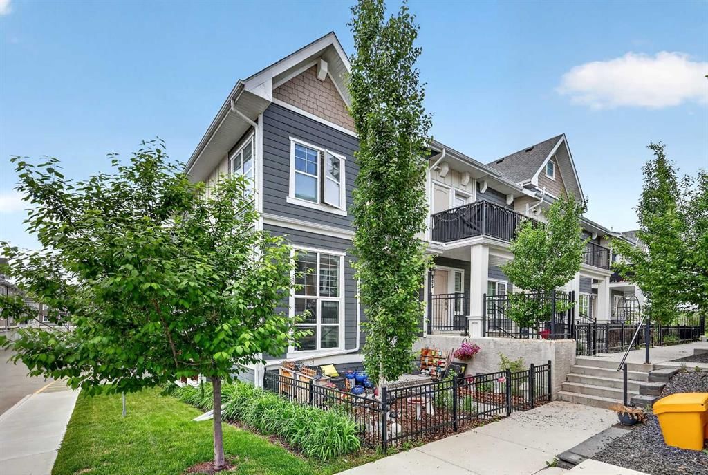 903 Cranbrook Walk SE, Calgary — photo 3 of 28