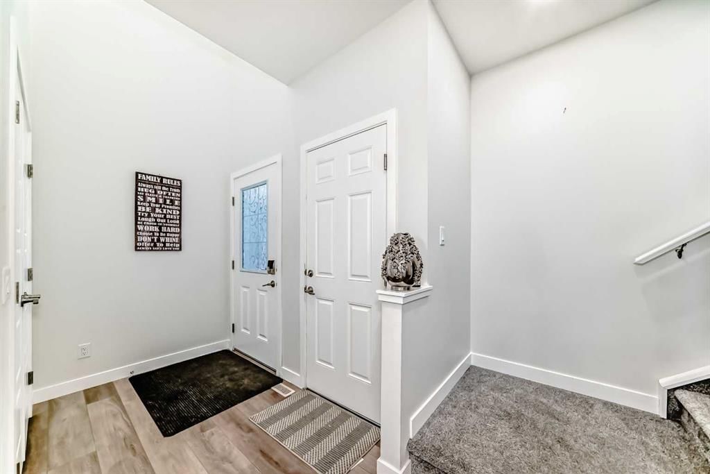 453 Corner Meadows Way NE, Calgary — photo 4 of 28