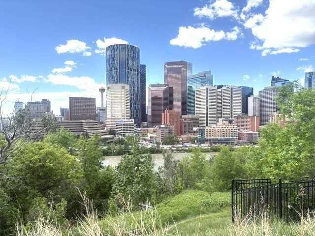 334 3 Avenue NE, Calgary — photo 4 of 36
