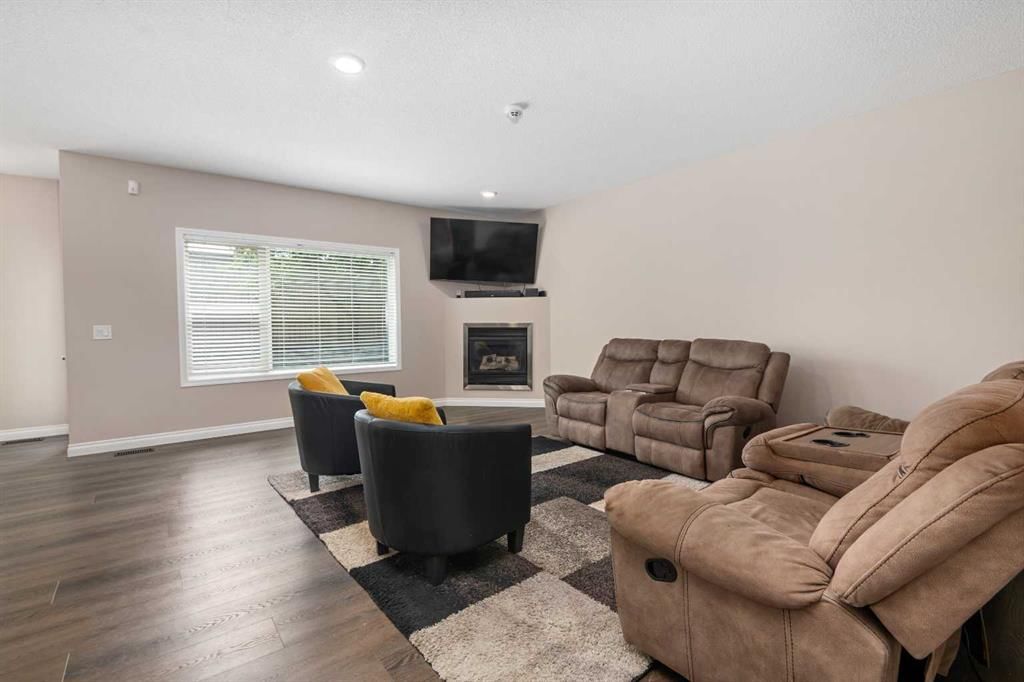60 Chapala Square SE, Calgary — photo 3 of 44