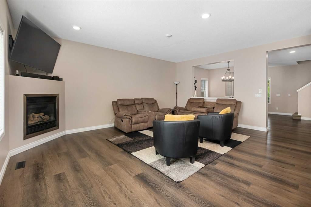 60 Chapala Square SE, Calgary — photo 4 of 44