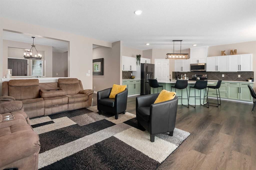 60 Chapala Square SE, Calgary — photo 5 of 44