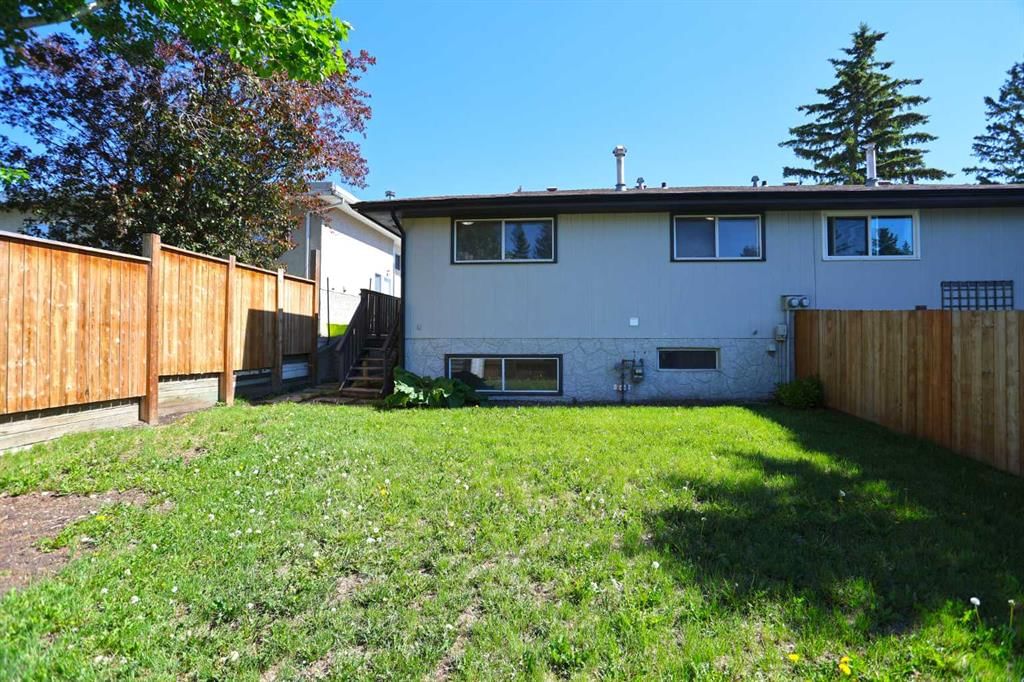 5417 Dalrymple Crescent NW, Calgary — photo 3 of 24