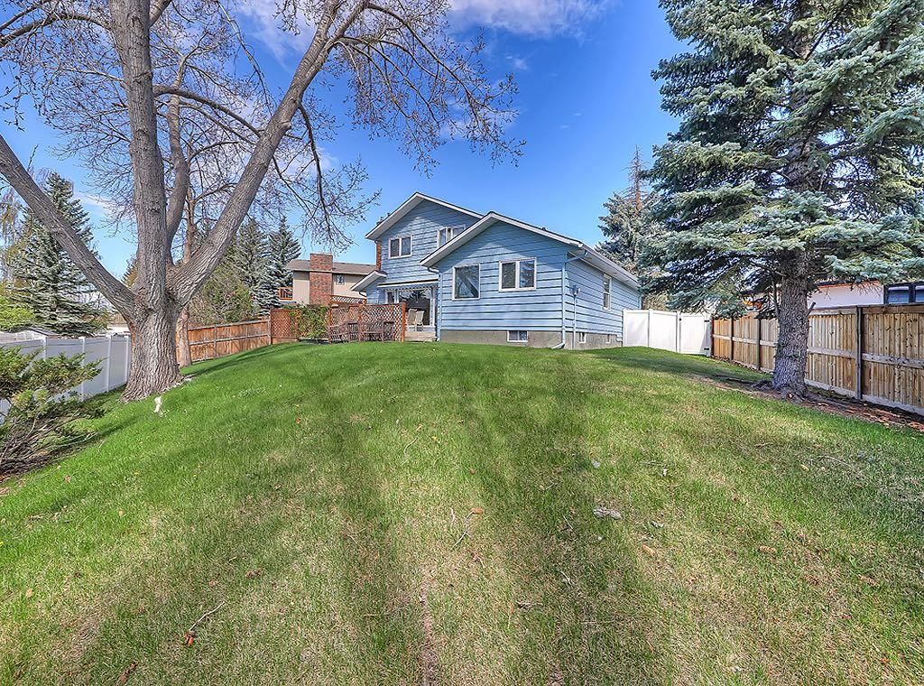 23 Lake Bonaventure Place SE, Calgary — photo 2 of 11