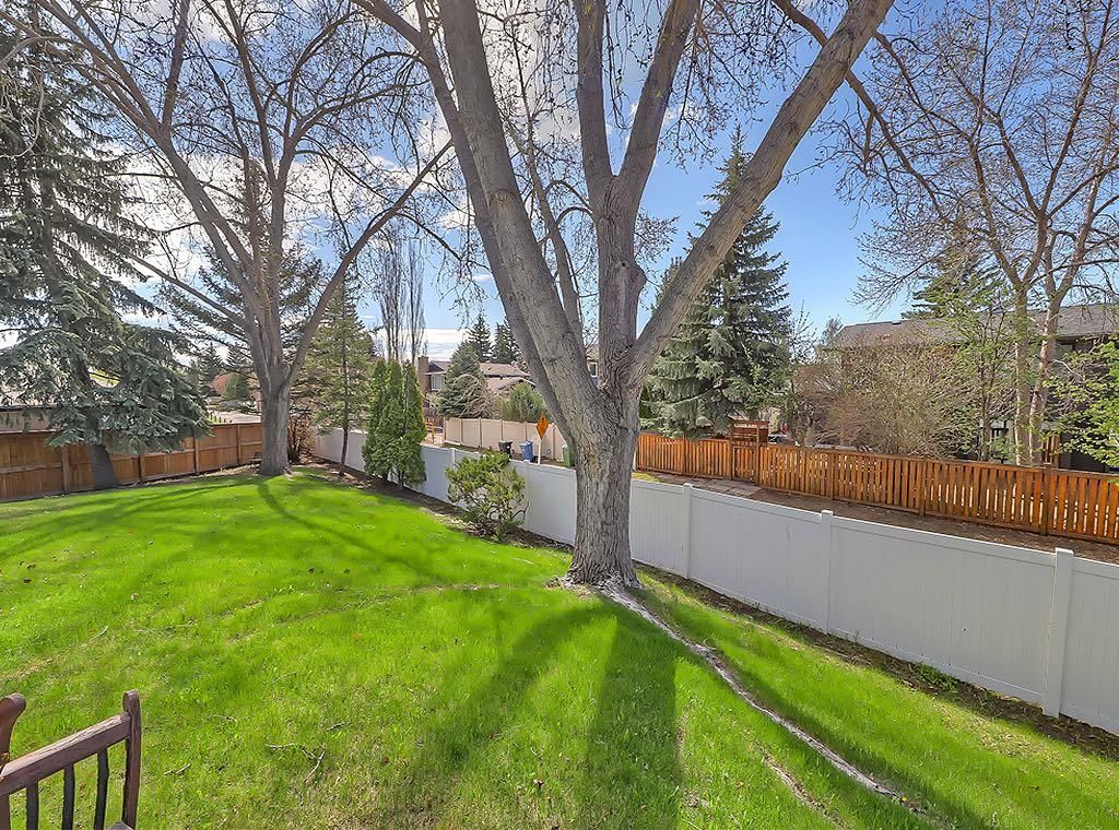 23 Lake Bonaventure Place SE, Calgary — photo 3 of 11